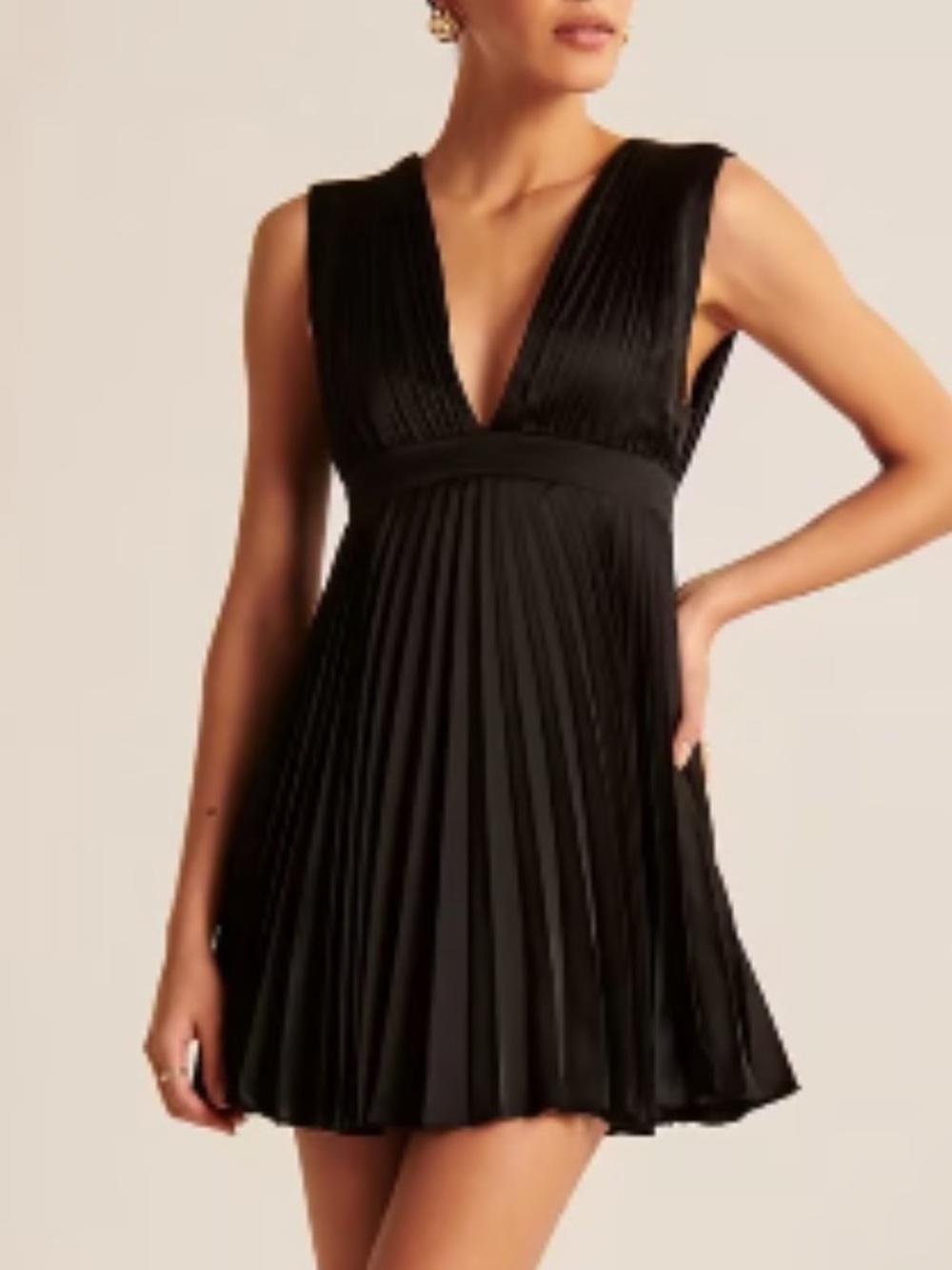 Abercrombie Plunge Pleated Mini Dress M Tall NWT Black Sleeveless